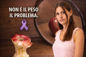 Illustrazione simbolica della guarigione dai disturbi del comportamento alimentare: una persona seduta all’uscita di una caverna guarda la luce del sole.